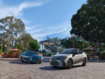Minden új Toyota Camry-ba kerülnek villanymotorok
