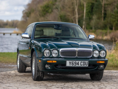 Meglepően olcsón kelt el a királynő egykori „Jaguarja”